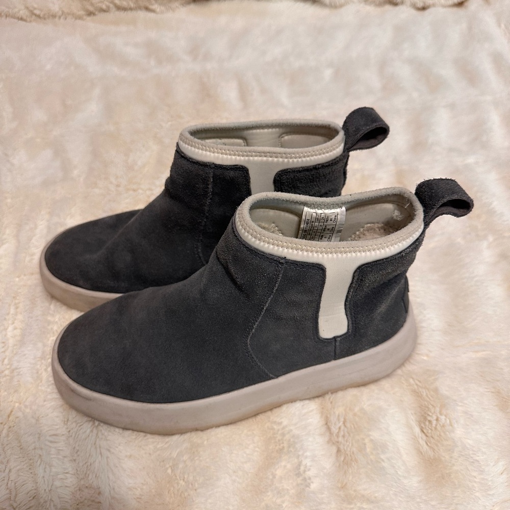Grey ugg boots